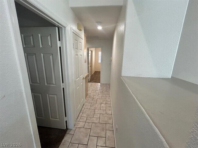 Building Photo - 6138 Circling Hawk Dr