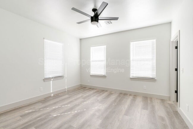 Building Photo - 1801 NW 39th St