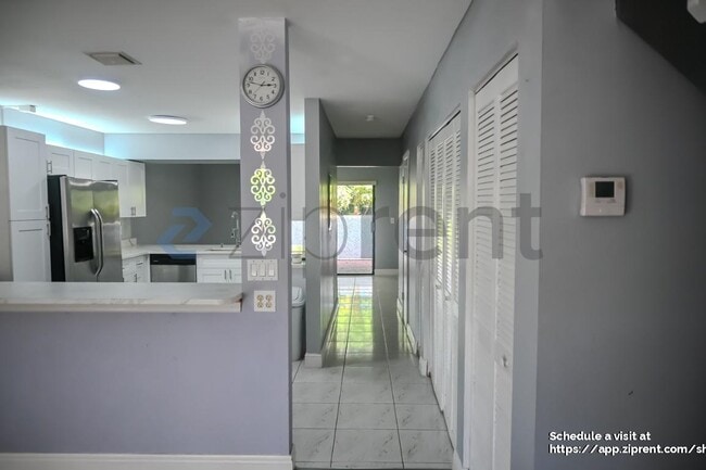 Building Photo - 9761 Riverside Dr