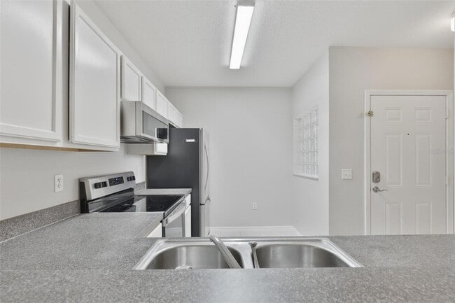Building Photo - 6437 Cypressdale Dr