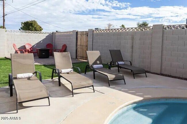 Building Photo - 8447 E Sheridan St