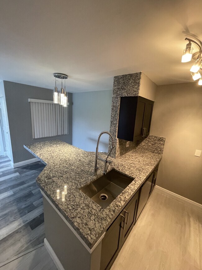 Building Photo - 2803 N Oakland Forest Dr