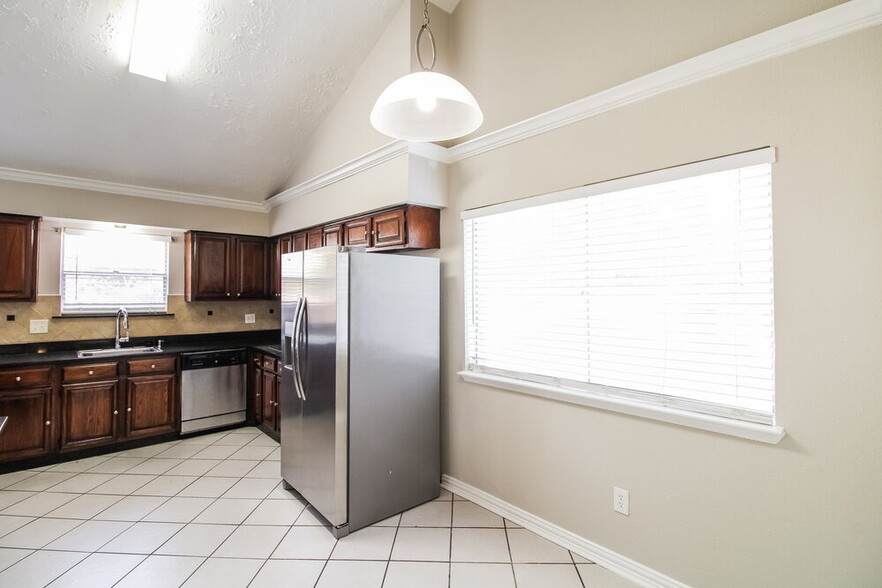 Building Photo - 15102 4 Winds Dr