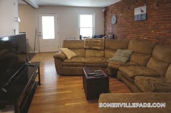 Building Photo - 164 Broadway