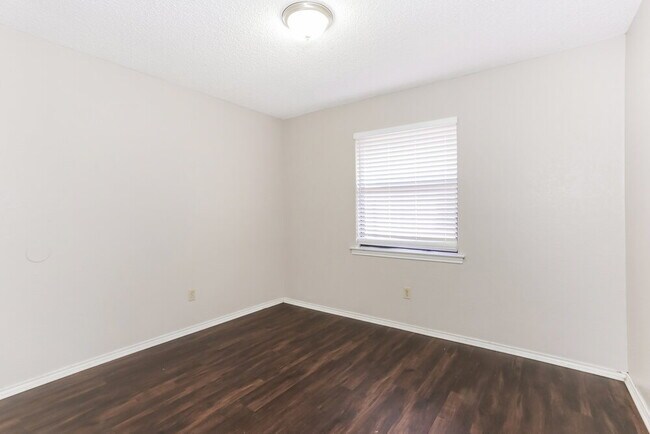 Building Photo - 7933 Clear Brook Cir