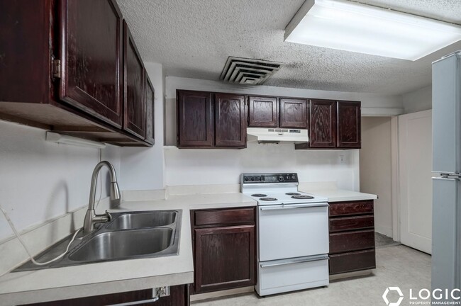 Building Photo - 136 S 300 W