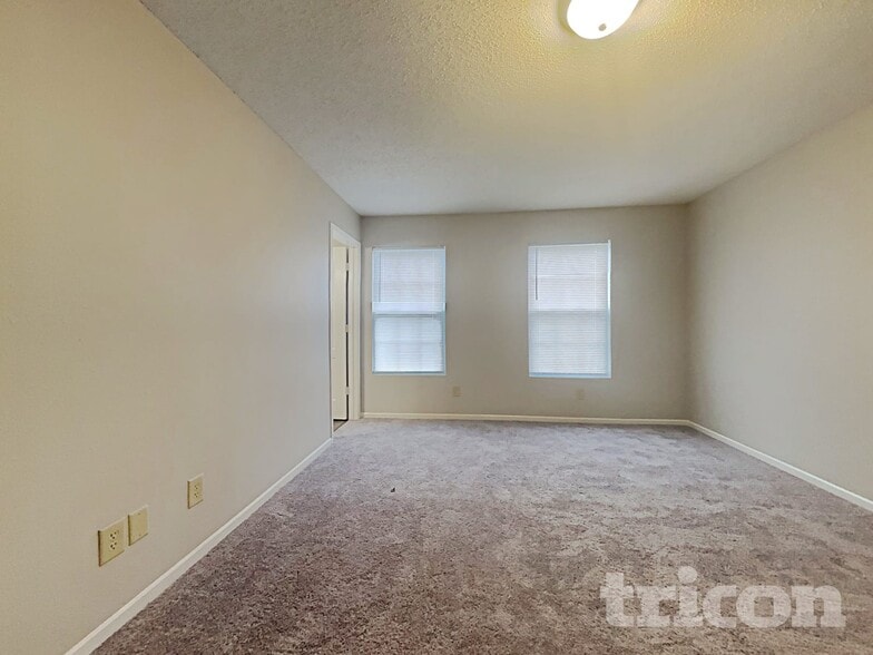 Building Photo - 1618 Howell Dr