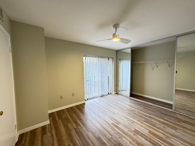 Building Photo - 5268 Middle Ct