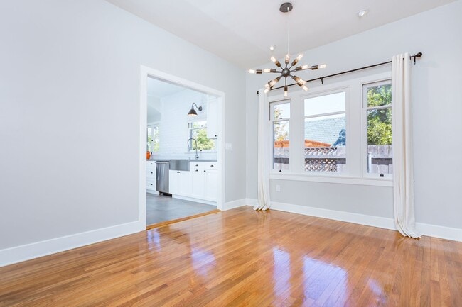 Building Photo - Modern Kensington Cottage