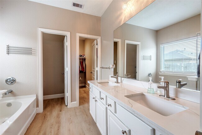 Building Photo - 111 Rustic Colony Ln