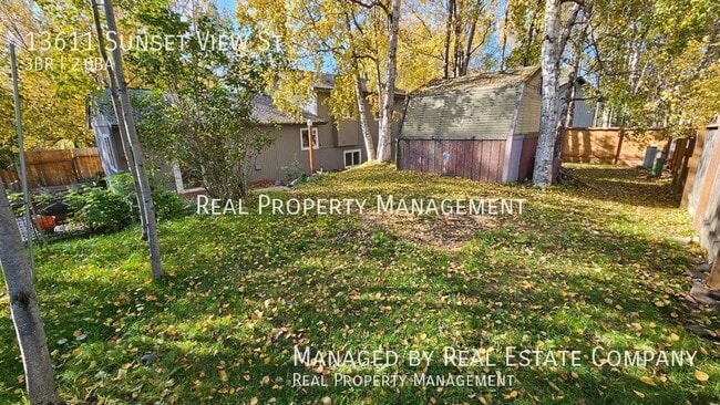 Building Photo - 13611 Sunset View St