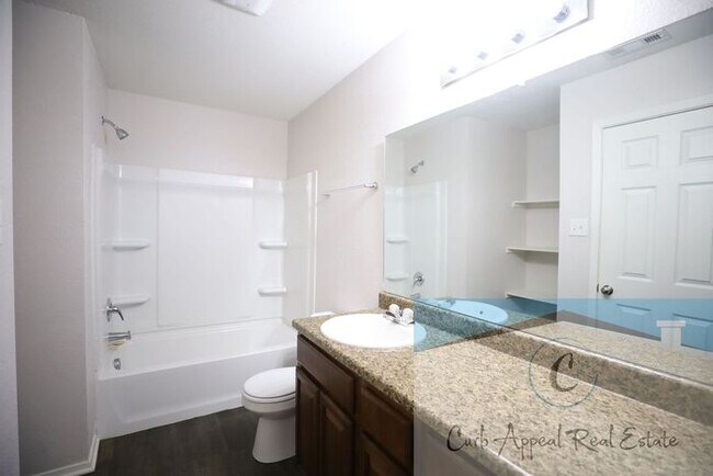 Building Photo - Move in special $900!! Beautiful 3 bed / 2 bath home with fenced back yard - Nettleton!!