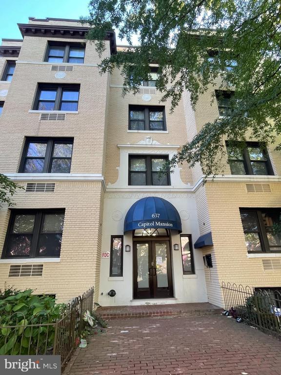 Building Photo - 637 3rd St NE