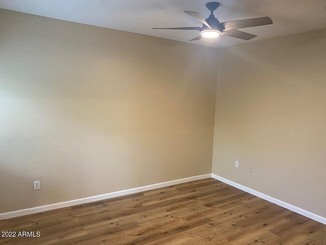 Building Photo - 15225 N 100th St