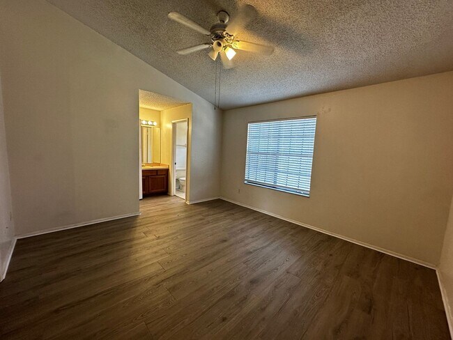 Building Photo - 862 Commonwealth Ct