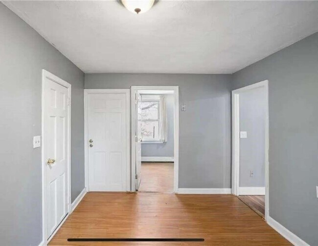 Building Photo - 118 Bernon St