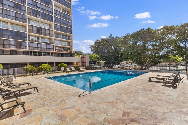 Building Photo - 4300 Waialae Ave