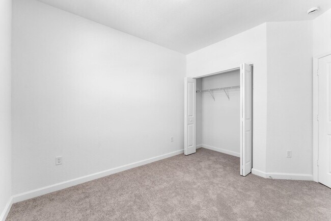 Building Photo - 2442 SE 28th St