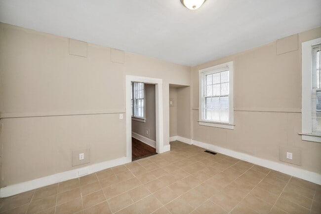 Building Photo - Spacious 2-Bedroom Duplex in Talladega – M...