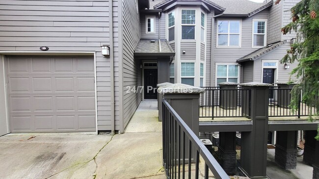 Building Photo - 3BD/2BA Townhome w/ Pool/Gym/BB Court & Mo...