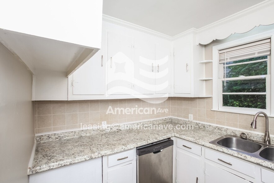 Building Photo - 608 S Bonham Rd