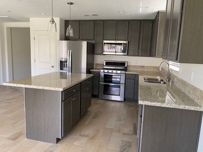 Building Photo - 3 BR 2 BA Available Now