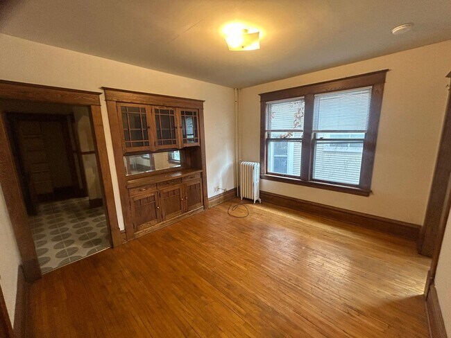 Building Photo - 702 Holly Ave