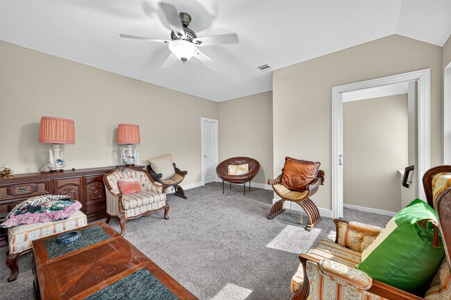 Building Photo - 15802 Pine Cone Ln