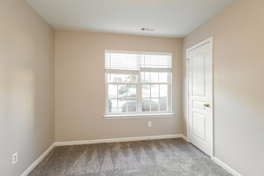 Building Photo - 4908 Elizabeth Rd