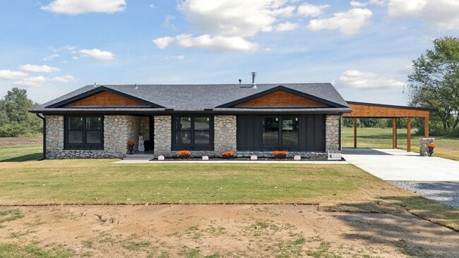 Building Photo - REIMAGINED/LIKE NEW...