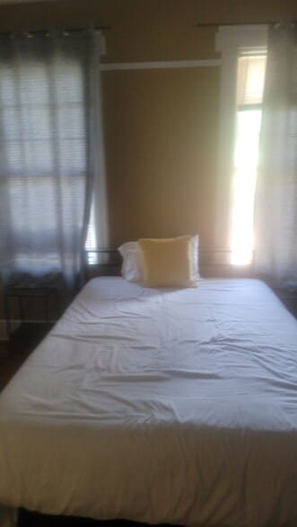 Building Photo - 146 W 6th St