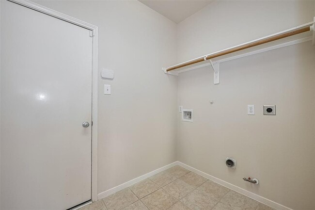 Building Photo - 21627 Cozy Hollow Ln