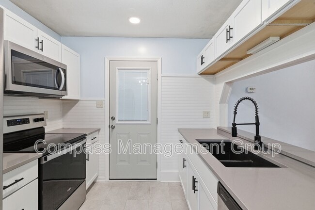 Building Photo - 7668 Chatham Cir NW