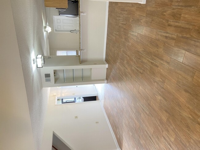 Building Photo - 5050 Ernst Ct