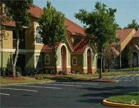 Building Photo - 3 bedrooms 2 bath with balcony condo 1,247...
