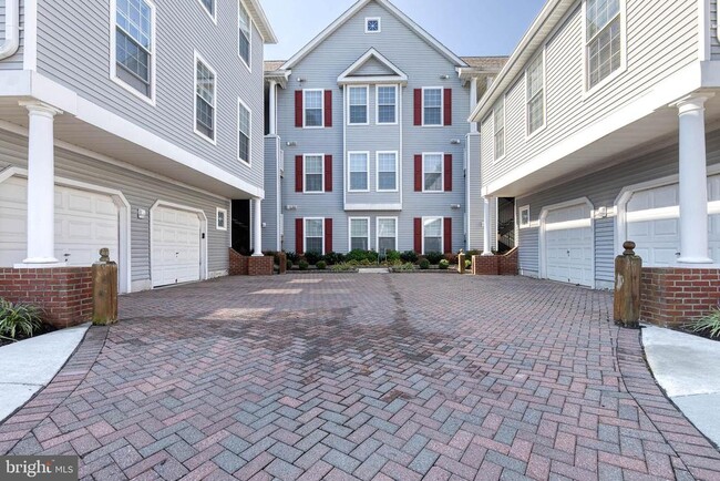 Primary Photo - 5003 Hollington Dr