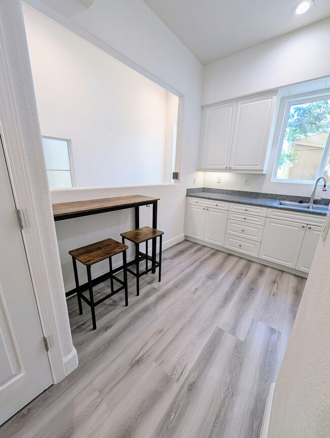 Building Photo - 827 Harmony Pl