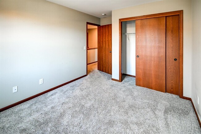 Building Photo - 2633 Koshkonong Way