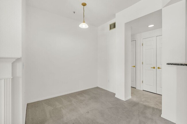 Building Photo - Canyon Creek 2 Bed