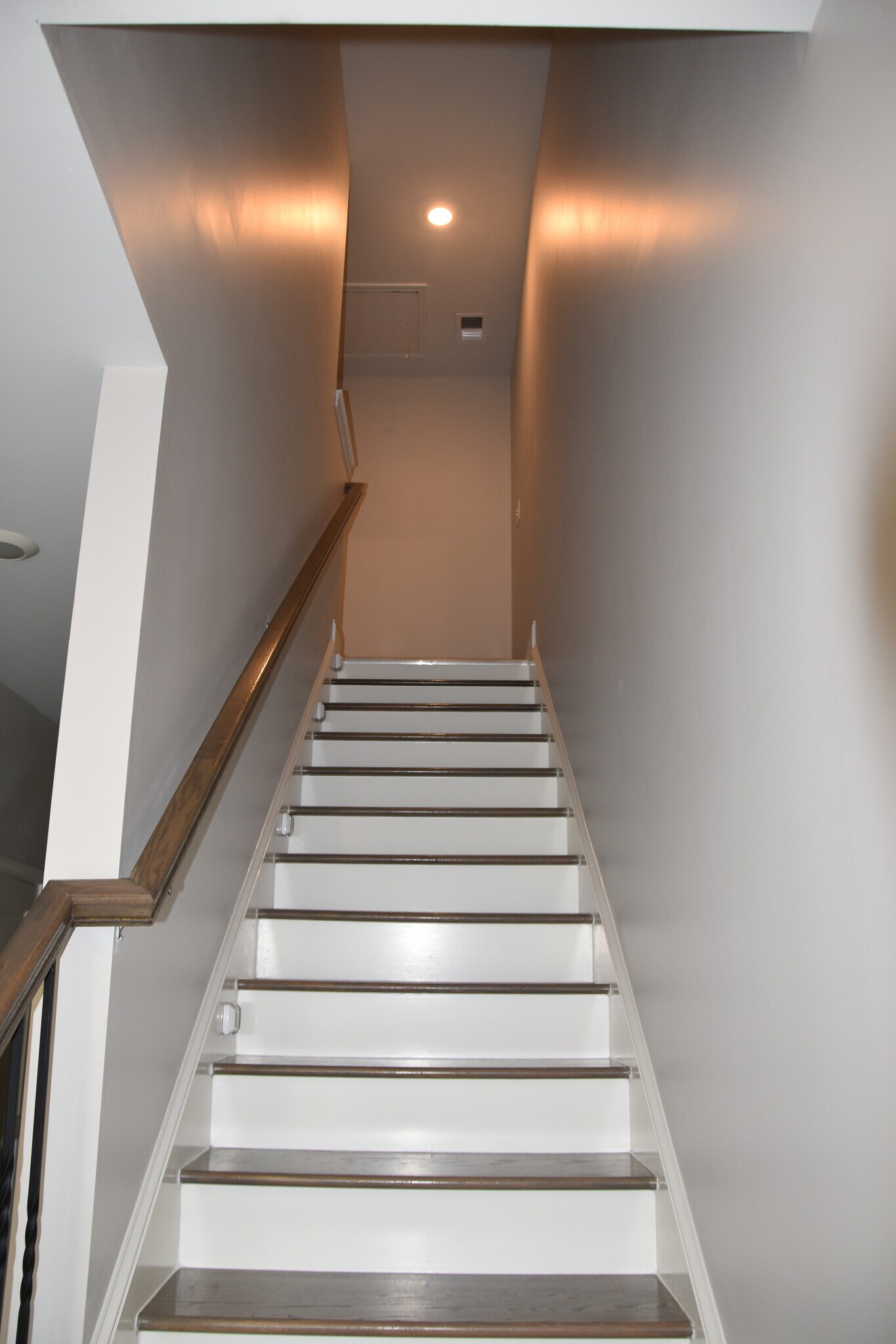 Building Photo - Room in Townhome on Castellan Dr