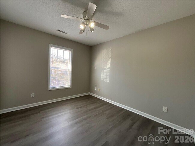 Building Photo - 1742 Park Terrace Ln