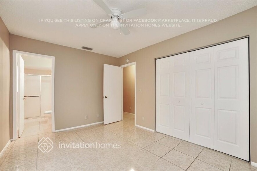 Building Photo - 4700 Cortez Way S