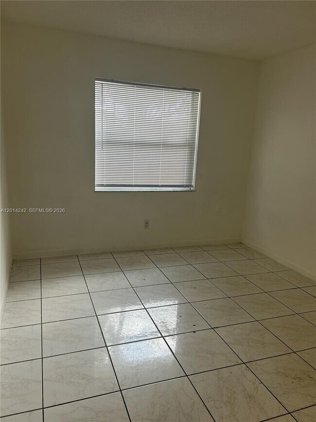 Building Photo - 6804 SW 37th St