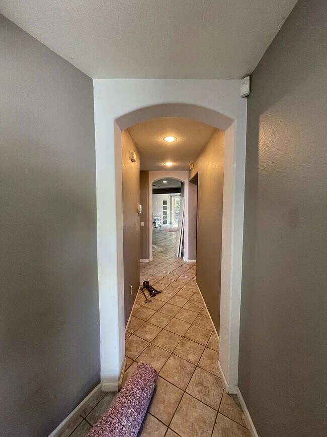 Building Photo - 9400 Trolio Way