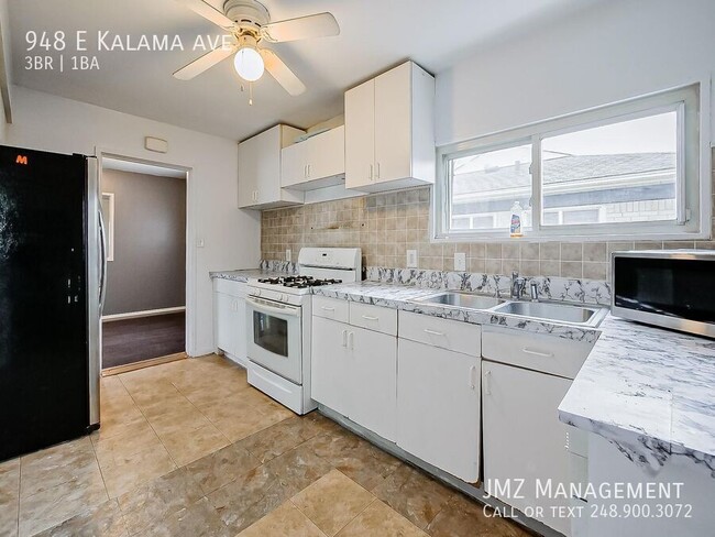 Building Photo - 948 Kalama Ave