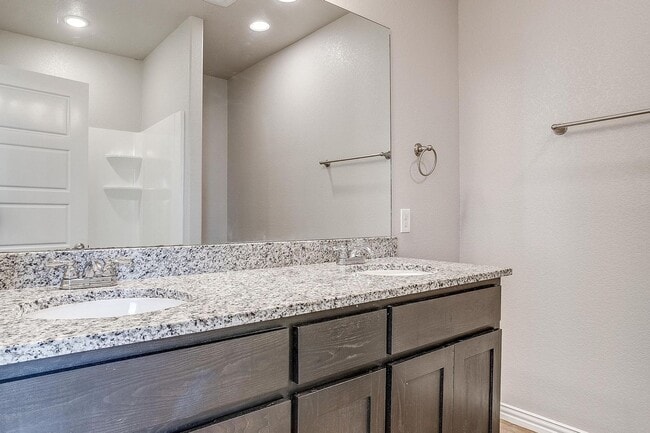 Building Photo - Move in Ready