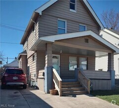 Building Photo - Large 4 Bedroom 2 Bath House in Cleveland