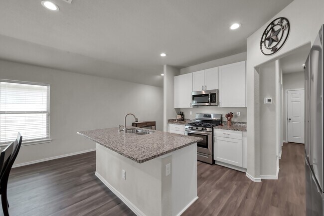 Building Photo - 25248 Pomegranate Pl