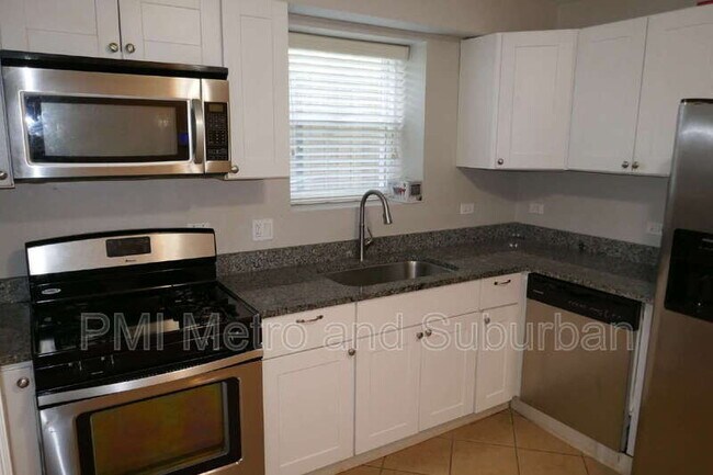 Building Photo - 1832 Dodge Ave