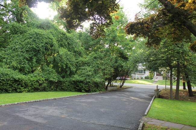 Building Photo - 200 Hillside Ave